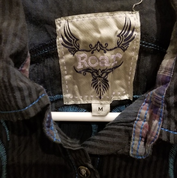 Women’s Roar Button Down Shirt - Picture 3 of 5